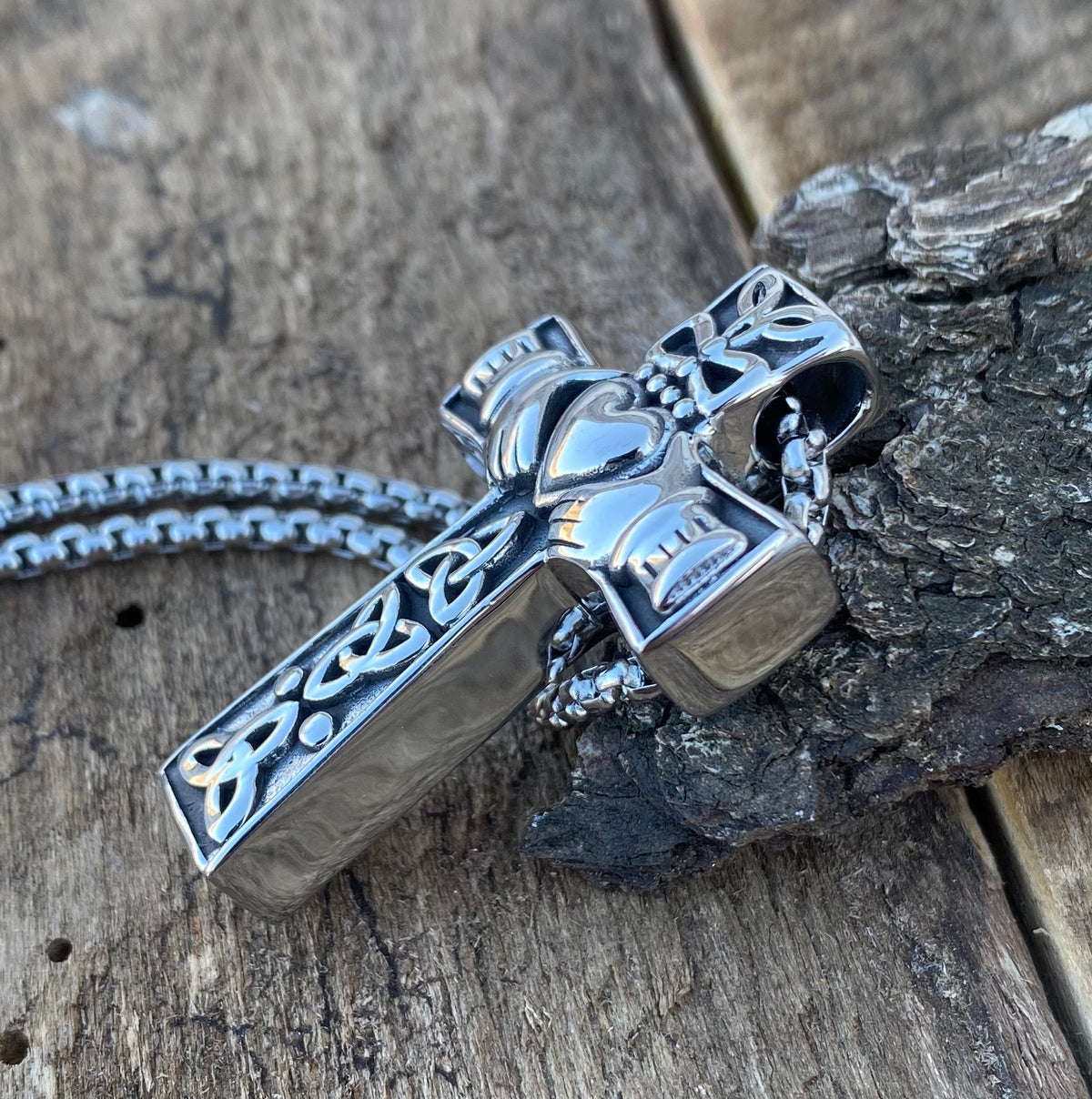 Mens Celtic Claddagh Cross Pendant Necklace